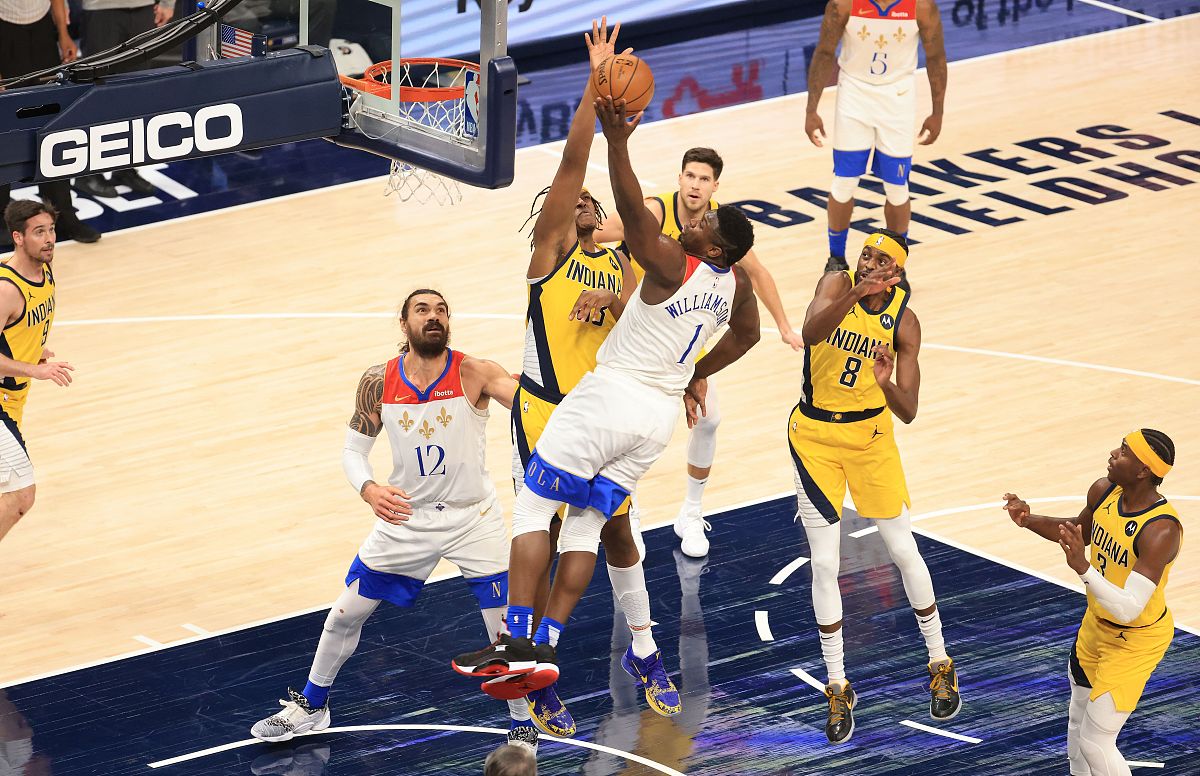 包含精彩对决，赛场上空气弥漫着紧张气氛的词条