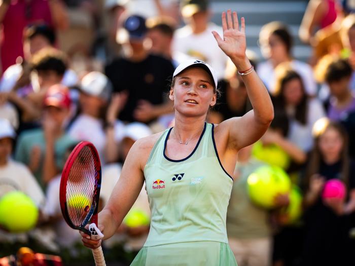 包含梅因茨队实力强劲，逆转对手取得胜利的词条