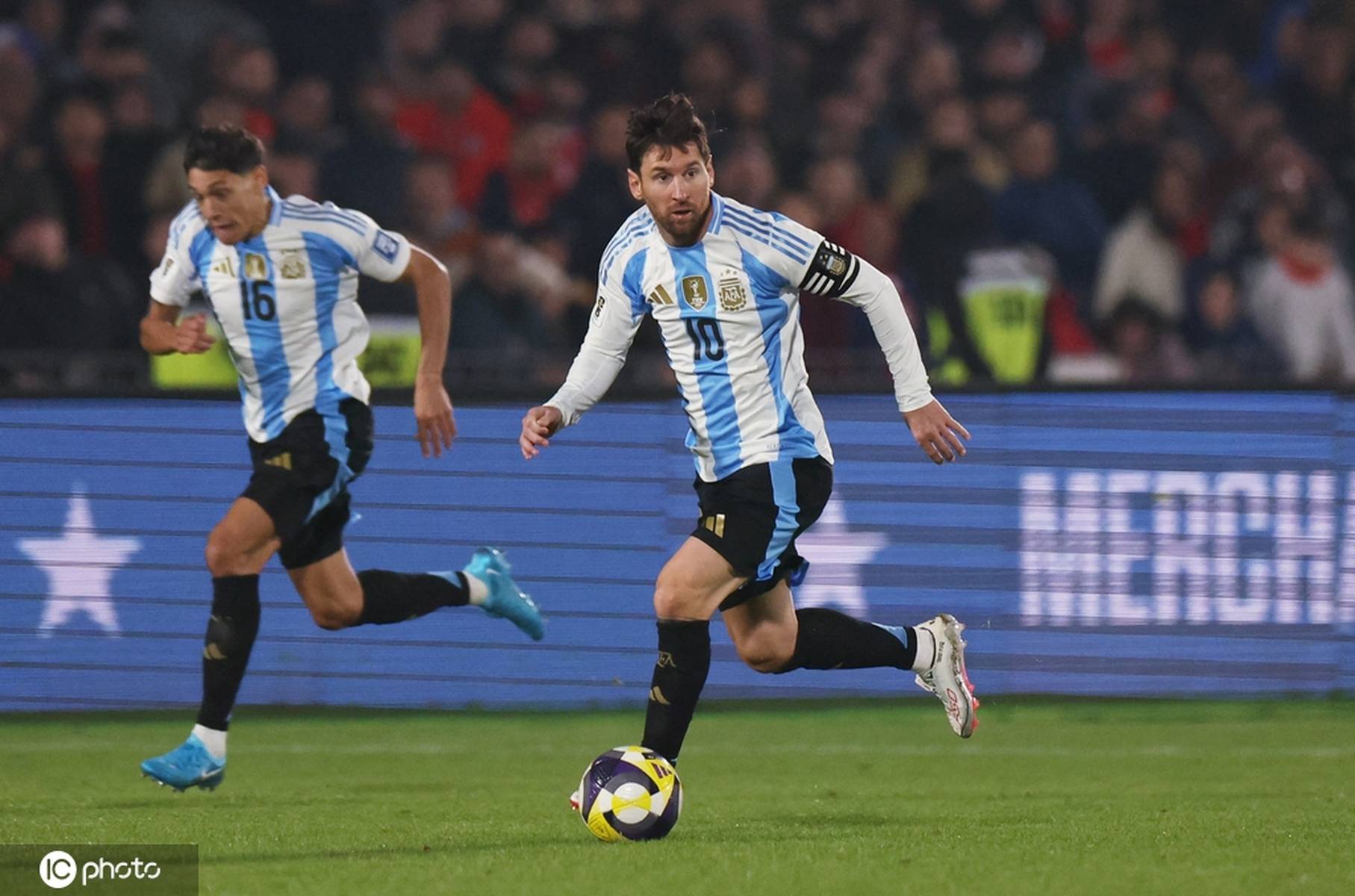 阿根廷队在比赛中大获全胜，实力突出