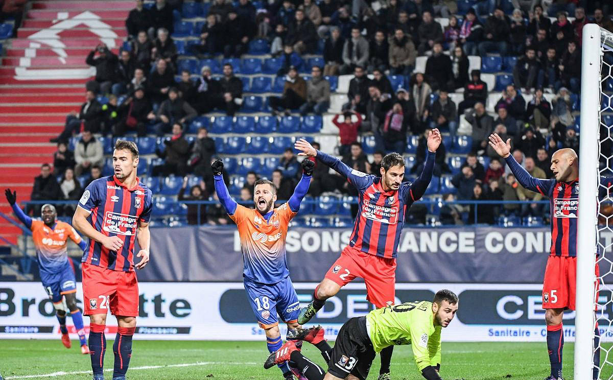 包含卡昂主场不敌特鲁瓦，保级形势严峻的词条