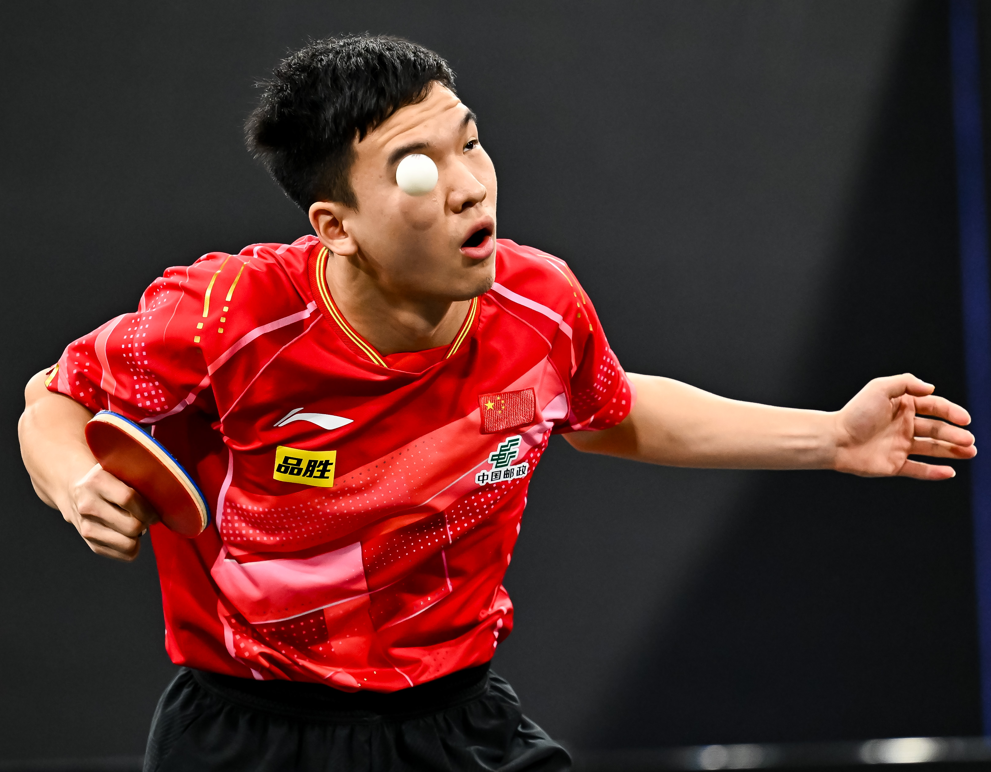 体育俱乐部战胜对手，成功晋级下一轮