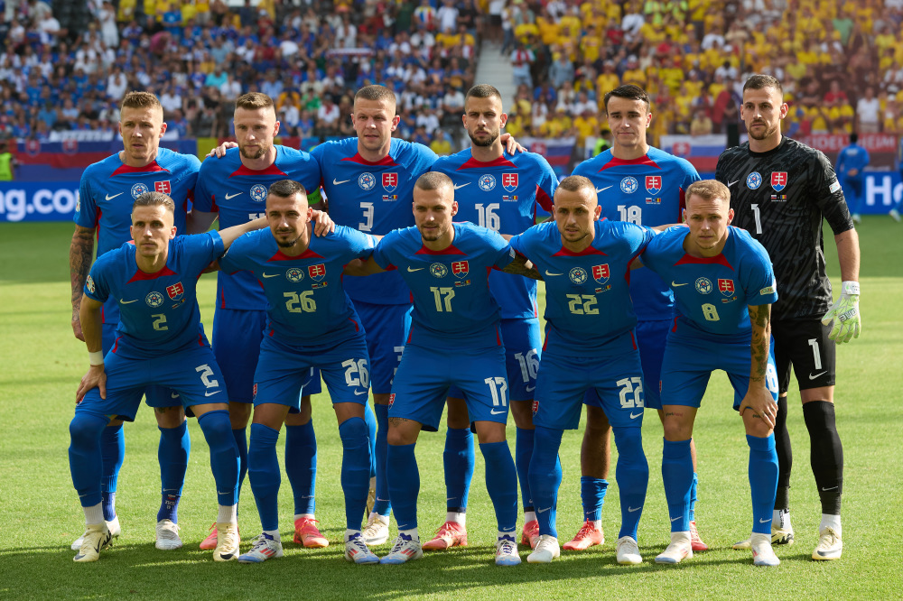 1xBit体育链接-斯洛伐克队在足球比赛中全力以赴