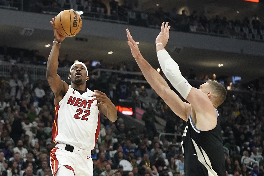 1xBit体育网页版登录入口-灰熊队雄鹿队大战硝烟四起,惊险两分胜负的简单介绍