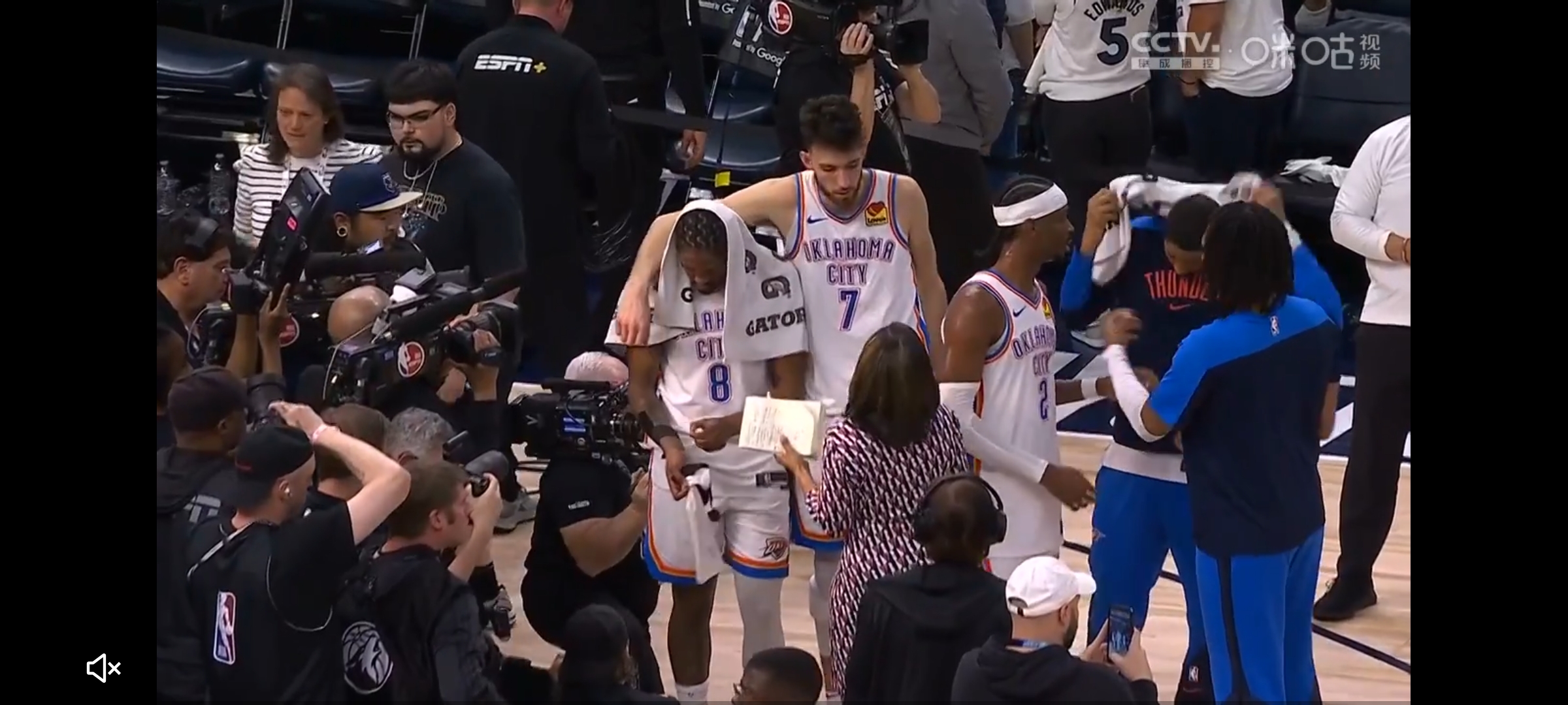 国王球星受伤再度缺阵三连败令球迷担忧