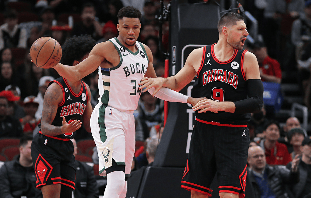 1xBit体育网页版-雄鹿取得五连胜，成为夺冠热门